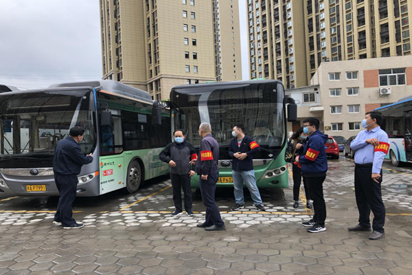 中共鄭州赫喆文化傳播有限公司黨支部開展“疫情防控常態(tài)化，為公共交通助力”志愿服務(wù)實(shí)踐活動(dòng)