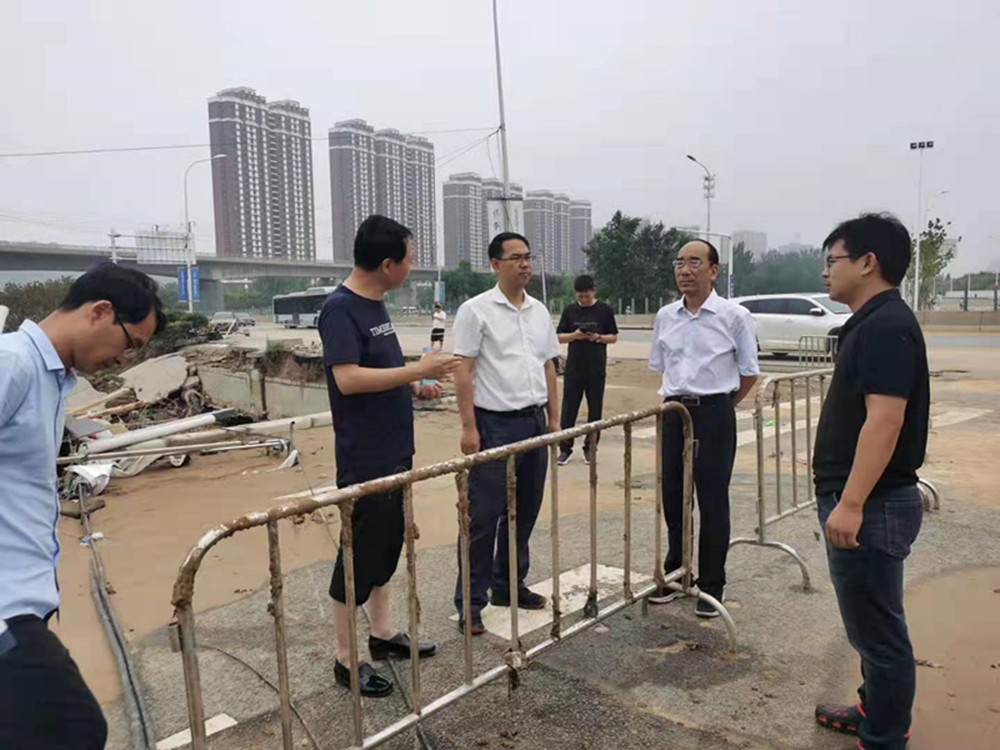 集團公司黨委書記、董事長、總經(jīng)理秦廣遠赴市政項目檢查指導災后恢復重建工作