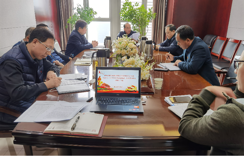 集團(tuán)公司黨委理論學(xué)習(xí)中心組專題學(xué)習(xí)《習(xí)近平關(guān)于防范風(fēng)險(xiǎn)挑戰(zhàn)、應(yīng)對突發(fā)事件論述摘編》等文件精神