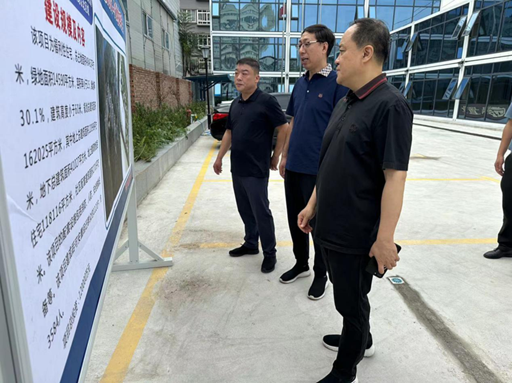 集團(tuán)公司黨委委員、副總經(jīng)理張巖到孫八砦城中村改造項(xiàng)目調(diào)研項(xiàng)目建設(shè)工作